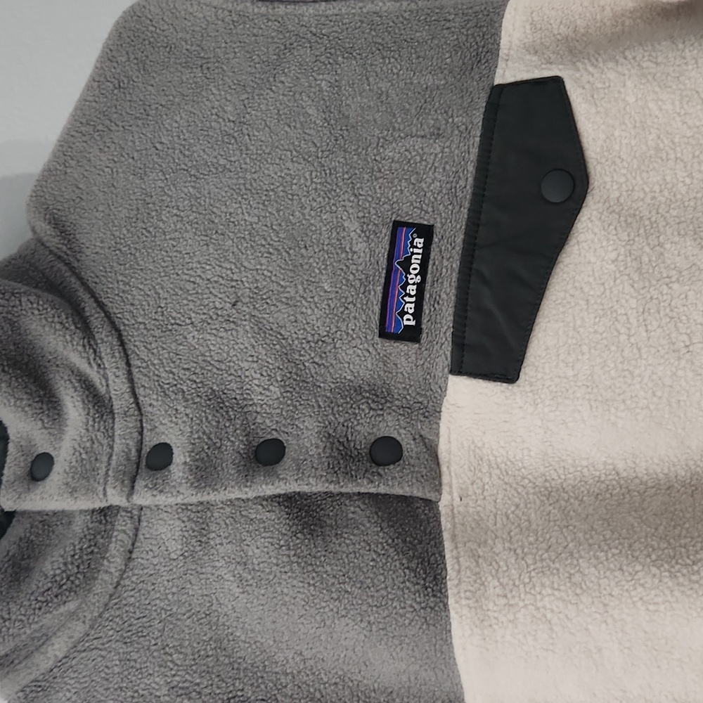 Patagonia Gray and Cream Fleece Pullover - Picture 3 of 5